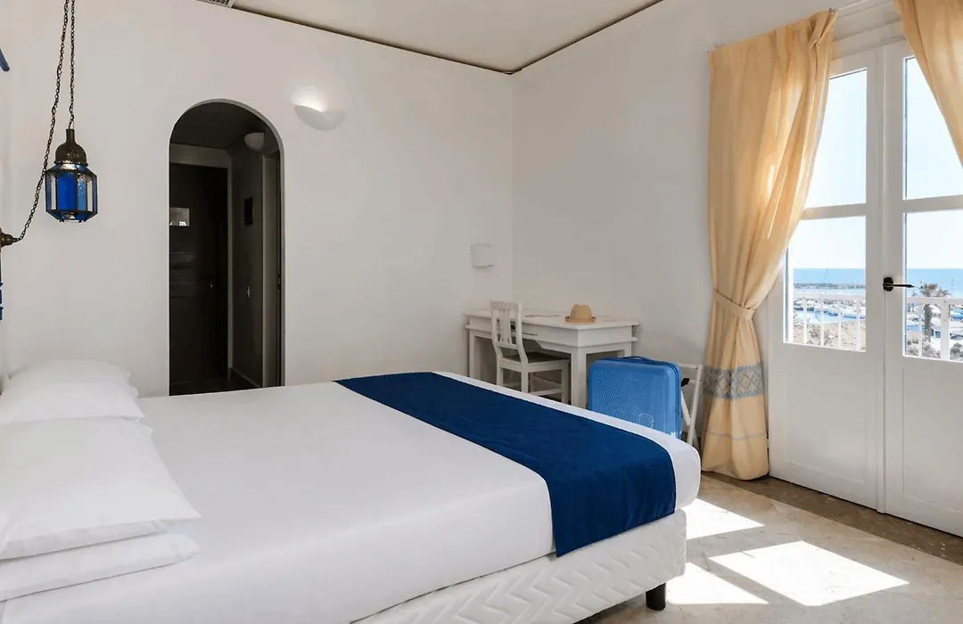 Phi Hotel Sighientu-1
